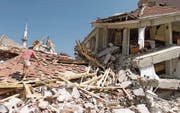 Vom Erdbeben im August 1999 zerstörte Stadt Izmit, 100 Kilometer östlich von Istanbul. Experten prognostizieren, dass es in der Bosporusmetropole in den kommenden 30 Jahren zu einem ähnlich verheerenden Erdbeben kommt. (Bild: Pierre Verdy/AP (Izmit, 18. August 1999))