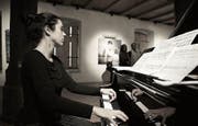 Präsentiert ihr erstes Soloalbum: die Zuger Pianistin Judith Wegmann.