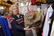 Der Geschäftsführer Peter Meyer gibt seinen «Fasnachts-Bazar» an der Bireggstrasse nach 30 Jahren ab. (Bild: Remo Nägeli / Neue LZ)