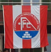 Die Fahne stammt vom Fussballclub Amicitia Riehen 1930. (Bild Kantonspolizei Obwalden)