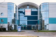 --- ZUM LOGISTIKZENTRUM VON BRACK.CH IN WILLISAU STELLEN WIR IHNEN HEUTE, DONNERSTAG, 8. FEBRUAR 2018, FOLGENDES NEUES BILDMATERIAL ZUR VERFUEGUNG --- Exterior view of the central warehouse and logistics center of Brack.ch, pictured in Willisau in the Canton of Lucerne, Switzerland, on January 25, 2018. Brack.ch is a Swiss company based in Maegenwil in the Swiss Canton of Aargau. It was founded by Roland Brack in 1994 and belongs to the Competec group. (KEYSTONE/Christian Beutler) Aussenansicht des Zentrallagers und Logistikzentrums von Brack.ch, aufgenommen am 25. Januar 2018 in Willisau im Kanton Luzern. Brack.ch ist ein Schweizer Handelsunternehmen mit Sitz in Maegenwil im Kanton Aargau. Es wurde 1994 von Roland Brack gegruendet und gehoert zur Competec-Holding. (KEYSTONE/Christian Beutler) (Bild: Christian Beutler / Keystone (Willisau, 25. Januar 2018))