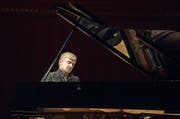 Jean-Yves Thibaudet ging ohne Berührungsängste ganz nahe an die Musik heran. (Bild: Priska Ketterer)