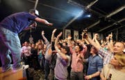Locken jedes Jahr ein grosses Publikum an: die Stanser Musiktage, hier das Konzert von Pflegeleicht im vergangenen Jahr. (Bild André A. Niederberger)