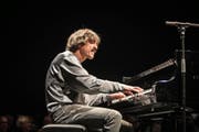 Selbst der Flügel schien bei seinem Boogie mitzutanzen: Der vielfach ausgezeichnete Thomas Scheytt beim Opening Piano Off-Stage im KKL. (Bild: Manuela Jans)