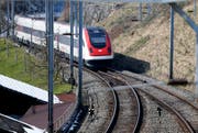 Ein Zug der SBB bei Walchwil. (Bild: Stefan Kaiser / ZZ)