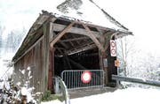 Einsturzgefahr: Die Suworowbrücke über die Muota. (Bild Bert Schnüriger/Neue SZ)
