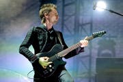 Matt Bellamy, Sänger und Gitarrist von Muse, bei einem Konzert in München. (Bild: Keystone)