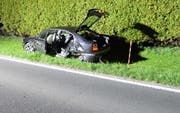 Ein stark demoliertes Auto nach der Frontalkollision. (Bild: Luzerner Polizei)