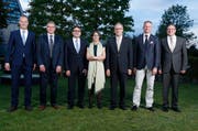 Die Zuger Regierungsräte - hier frisch wiedergewählt nach den Wahlen vom Oktober 2014 - sehen sich selber gut unterwegs. (Bild: Stefan Kaiser / Neue ZZ)