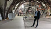 Münsterbaumeister Hermann Häberli, ein Luzerner, begutachtet die Arbeiten am Himmlischen Hof. (Bild: uh)