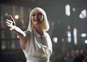 Tilda Swinton spielt die Hauptrolle in «Okja», einer von zwei Netflix-Produktionen, die im Wettbewerb von Cannes laufen. (Bild: Netflix)