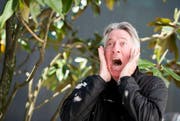Hollywoodkomponist Alan Silvestri, in Luzern zu Gast, ist ein Mann mit Humor. Hier spielt er sein Entsetzen darüber, wie künftige Musik klingen könnte. (Bild Eveline Beerkircher)