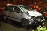 Der 17-Jährige baute einen Unfall mit mehreren Tausend Franken Sachschaden. (Bild Zuger Polizei)