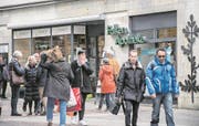 Schliesst Ende Juni: die Falken-Apotheke in der Weggisgasse. (Bild: Boris Bürgisser (Luzern, 27. März 2018))