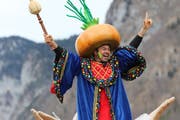 Dank dem «Böllenkönig» von 2016, Marc Albrecht, dürfen die Melser an der Luzerner Fasnacht teilnehmen. (Bild: Ignaz Good/Sarganserländer)