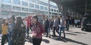 Rund 1600 Schüler werden aus dem KKL evakuiert. (Bild: Stefanie Nopper)
