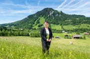 Vroni Thalmann, die neue Kantonsratspräsidentin von Luzern, vor ihrem Hof in Flühli. (Bild: Roger Grütter)