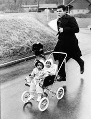 Er hats erfunden: Joggen mit Kinderwagen. Muhammad Ali 1971 in Zürich. (Bild: (RDB))