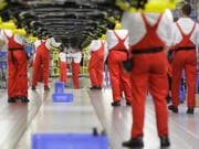 Produktion in einer Fabrik des Autobauers KIA. Die Automobilindustrie ist der grösste Arbeitgeber in der Slowakei. (Archiv) (Bild: Keystone/AP/Petr David Josek)