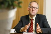 Peter Hegglin, der höchste Zuger, beim Interview. (Bild Stefan Kaiser/Neue ZZ)