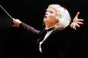 Die estnische Dirigentin Anu Tali ist eine von elf Frauen, die am diesjährigen Lucerne Festival den Takt angeben. (Bild: PD)