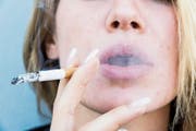 Die Mehrheit der Raucher hat vor dem 18. Geburtstag damit angefangen. (Bild: Getty)