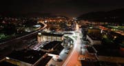 Blick über Chiasso: in der Mitte des Bildes die Kantonsstrasse, die zur italienischen Grenze führt. (Bild: Francesca Agosta/Ti-Press (17. März 2014))