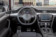 Im VW Passat Alltrack findet man sich hinter dem Lenkrad sofort zurecht. (Bild: PD)