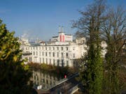 Die Cham Paper Group kann eine Immobiliengesellschaft werden. Die Aktionäre haben an einer ausserordentlichen Generalversammlung am Montag der Änderung des Firmenzwecks zugestimmt. (Archiv) (Bild: KEYSTONE/SIGI TISCHLER)