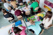 Der Fokus in der Primarschule im Kanton Nidwalden soll auf Mathe und Deutsch liegen. (Symbolbild Neue NZ)