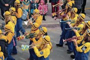 Als Minions unterwegs: die Falkenschränzer Doppleschwand. (Bild: Manuel Burkhard (Doppleschwand, 28. Februar 2017))