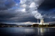 Geht es nach der Stadt Luzern, soll 2050 Schluss mit Atomstrom sein, im Bild das AKW Leibstadt. (Bild: Pius Amrein/Neue LZ)