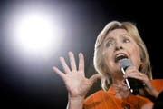 Die demokratische US-Präsidentschaftskandidatin Hillary Clinton ist nicht mehr in der privaten Familienstiftung der Clintons tätig. (Bild: AP/Andrew Harnik)