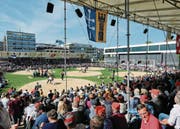 Volksfest in Baar beim 98. Zuger Kantonalen Schwingfest, das mit dem Edlibacher Marcel Bieri ein «Zuger» gewinnt. (Bild: Stefan Kaiser ( 30. April 2017))