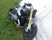 Der Fahrer dieses Motorrads musste nach dem Unfall ins Spital gebracht werden. (Bild: Kapo Uri)