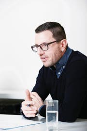 Setzt sich mit der Zufriedenheit von Angestellten auseinander: der Zuger Unternehmer Patrick Mollet. (Bild: Stefan Kaiser (Zug, 20. Januar 2017))
