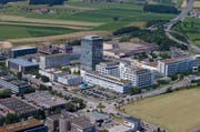 Sicht auf das Areal der Roche Diagnostics in Rotkreuz. (Bild Stefan Kaiser)