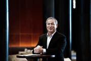 Samih Sawiris (57) bei der Eröffnung des Hotels Chedi in Andermatt vom letzten Dezember. Bis ein neuer CEO gefunden ist, führt er die Orascom Holding selber. (Bild: Pius Amrein / Neue LZ)