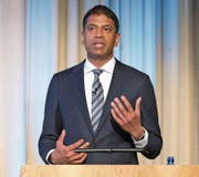 Der designierte Novartis-CEO Vas Narasimhan (41) an einer Pressekonferenz. (Bild: Patrick Straub/Keystone (Basel, 25. Januar 2017))