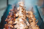 Beliebt bei den Schweizern: Der Pouletkonsum nimmt hierzulande zu. (Bild: Getty)