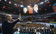 Der türkische Staatschef Recep Tayyip Erdogan wirbt in Istanbul für die umstrittene Verfassungsänderung. (Bild: Kayhan Ozer/Getty (19. März 2017))