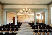 Ein Blick in die Abdankungshalle beim Friedhof Friedental. (Bild: Jakob Ineichen / Neue LZ)