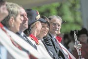 Bundespräsidentin Doris Leuthard gab Bruder Klaus auf dem Sarner Landenberg beim Staatsakt die Ehre. Neben ihr der Obwaldner Landammann Franz Enderli (rechts). (Bild: Pius Amrein (Sarnen, 30. April 2017))