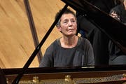 Maria João Pires (72) beim Konzert im KKL. (Bild: Peter Fischli/LF)