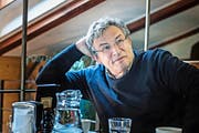 «Ich erzähle gerne selbst erfundene Gutenachtgeschichten», sagt Charles Lewinsky. (Bild: Michel Canonica)