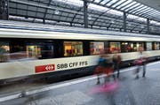 Die SBB setzen während der Fasnacht Extrazüge ein. (Bild: Remo Nägeli/LZ)