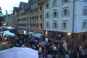 Reges Treiben herrschte am ersten Street-Food-Market in der Lindenstrasse in Luzern. (Bild: pd)