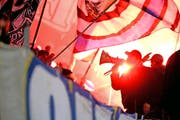 Auch bei der Super-League-Partie zwischen dem FC Luzern und dem FC Aarau am 15. Februar 2014 in der Swissporarena wurden Pyros gezündet. (Bild: Neue LZ / Philipp Schmidli)