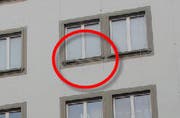 Hier ist der Fenstersims abgebrochen. (Bild: Elena Oberholzer)