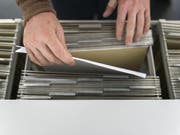 Eine langjährige Untersuchung zeigt: Schwyzer Gemeinden werden durch IV-Rentenaufhebungen weniger belastet als angenommen. (Bild: Keystone)